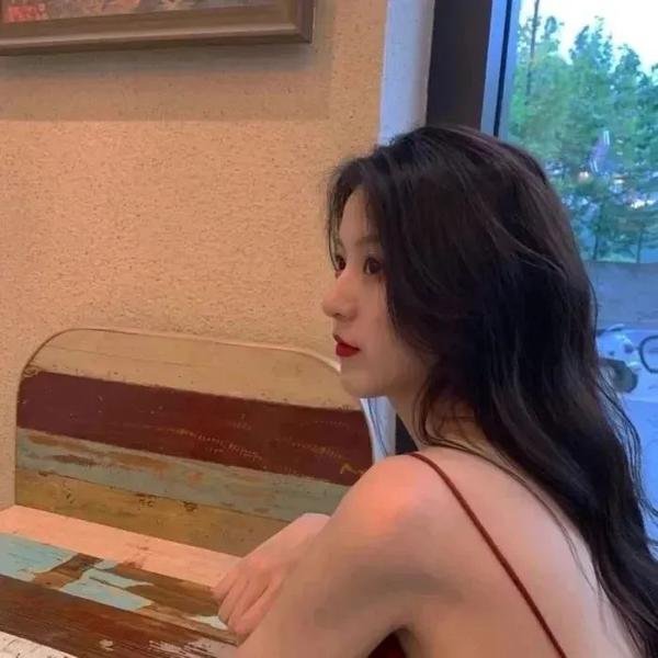 穿越系统搞错位面，被关小黑屋十万年